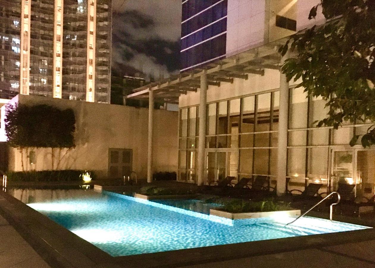 Daniella's Modern & Cozy In Uptown Bgc Apartment