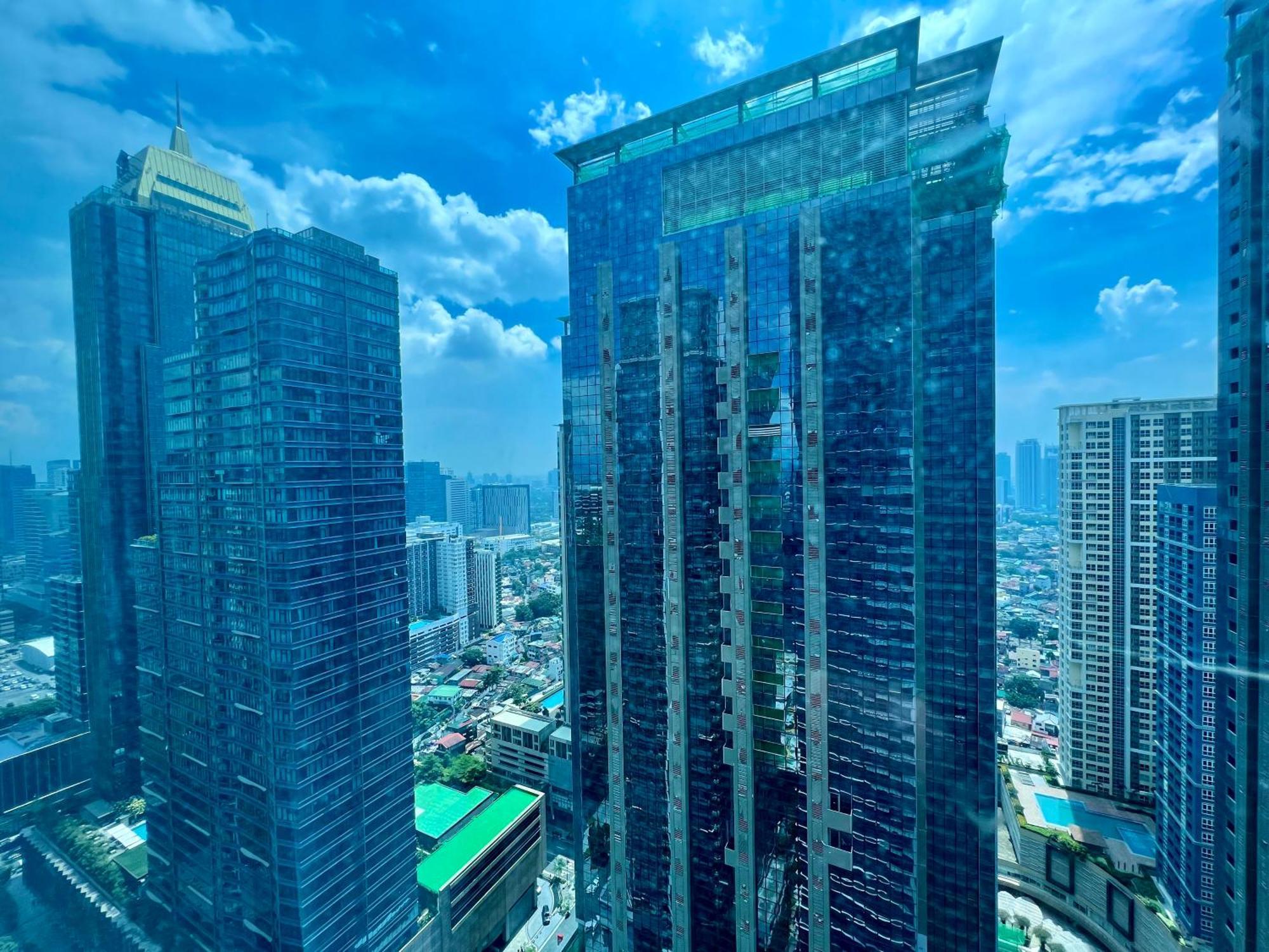 Daniella's Modern & Cozy In Uptown Bgc Apartment *
